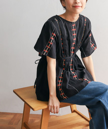 フラワー刺繍ギャザーブラウス