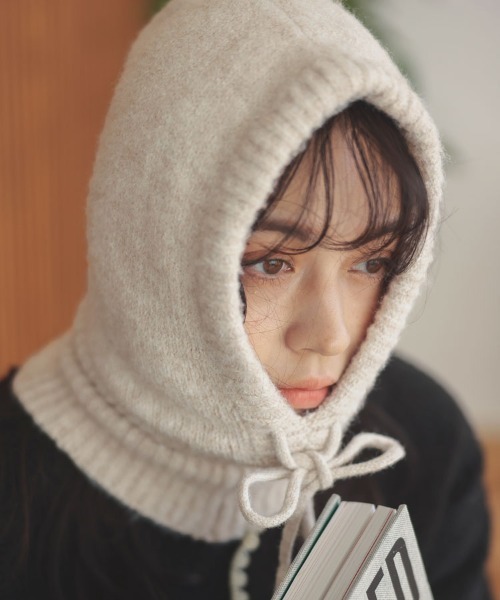 DONOBAN（ドノバン）の「バラクラバフーディー（ストール/ショール・レディース・ブラック/グレー/アイボリー/モカ・F）」の2枚目の写真