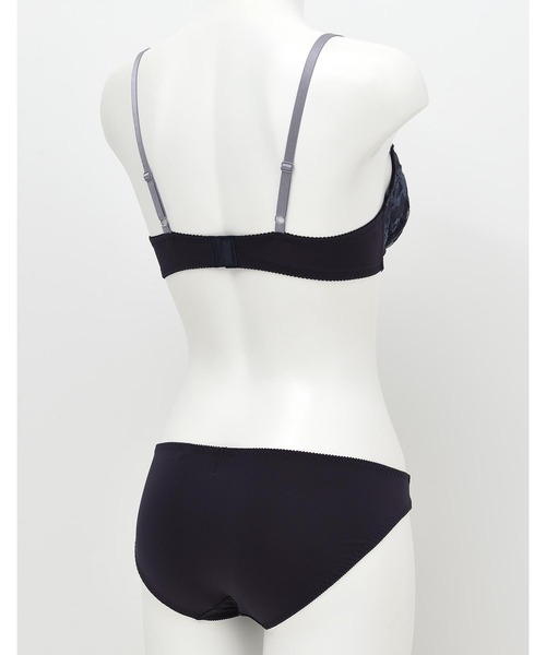 AMPHI（アンフィ）の「【まる胸メイク】ラッセルレース ブラ&ショーツセット（ブラ&ショーツ・レディース・ライトグレー/レッド/グリーン/クリーム/ダークブルー/ローズ/ライトパープル・B65/B70/C70/D70/B75/C65/C75/D65/D75/E65/E70/E75）」の15枚目の写真