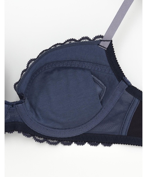 AMPHI（アンフィ）の「【まる胸メイク】ラッセルレース ブラ&ショーツセット（ブラ&ショーツ・レディース・ライトグレー/レッド/グリーン/クリーム/ダークブルー/ローズ/ライトパープル・B65/B70/C70/D70/B75/C65/C75/D65/D75/E65/E70/E75）」の10枚目の写真