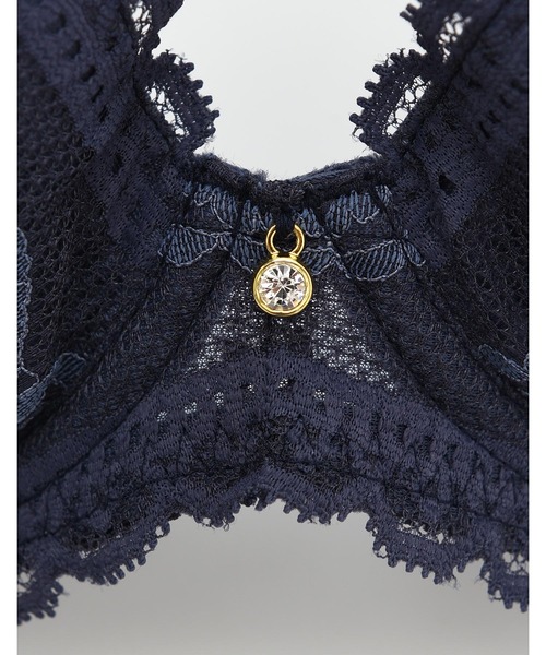 AMPHI（アンフィ）の「【まる胸メイク】ラッセルレース ブラ&ショーツセット（ブラ&ショーツ・レディース・ライトグレー/レッド/グリーン/クリーム/ダークブルー/ローズ/ライトパープル・B65/B70/C70/D70/B75/C65/C75/D65/D75/E65/E70/E75）」の9枚目の写真