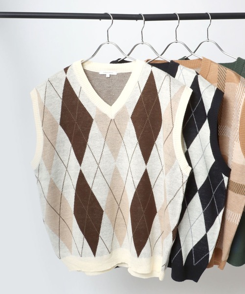Salong hameu（サロン ハミュー）の「ビッグシルエット チェック柄Vネックニットベスト（ベスト・メンズ・ホワイト系その他/ブラック系その他/ブラウン系その他/ベージュ系その他・M/L）」の2枚目の写真