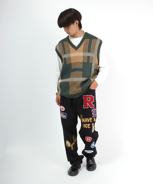 Salong hameu（サロン ハミュー）の「ビッグシルエット チェック柄Vネックニットベスト（ベスト・メンズ・ホワイト系その他/ブラック系その他/ブラウン系その他/ベージュ系その他・M/L）」の17枚目の写真