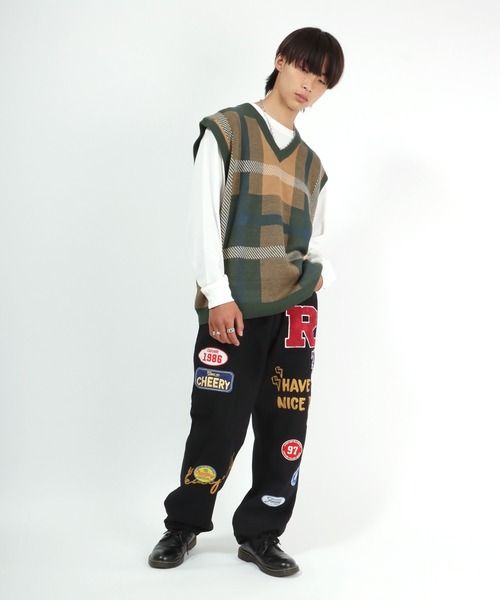 Salong hameu（サロン ハミュー）の「ビッグシルエット チェック柄Vネックニットベスト（ベスト・メンズ・ホワイト系その他/ブラック系その他/ブラウン系その他/ベージュ系その他・M/L）」の18枚目の写真