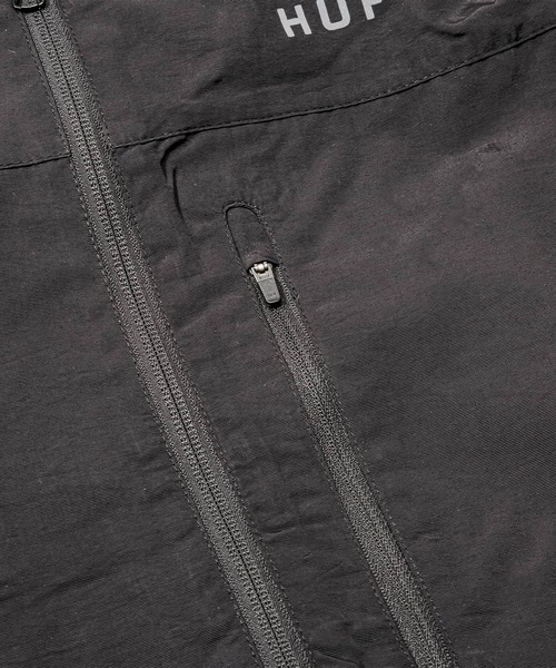 HUF（ハフ）の「HUF ESSENTIALS ZIP STANDARD SHELL JACKET ハフ エッセンシャル ジップ スタンダード シェル マウンテンパーカー（マウンテンパーカー・メンズ・ブラック/ネイビー・SMALL/MEDIUM/LARGE/X-LARGE）」の6枚目の写真