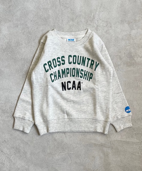 NCAA（エヌシーエーエー）の「【NCAA】アーチロゴトレーナー（100～140cm）（スウェット・キッズ・ブラック/レッド/キナリ・100/110/120/130/140）」の2枚目の写真