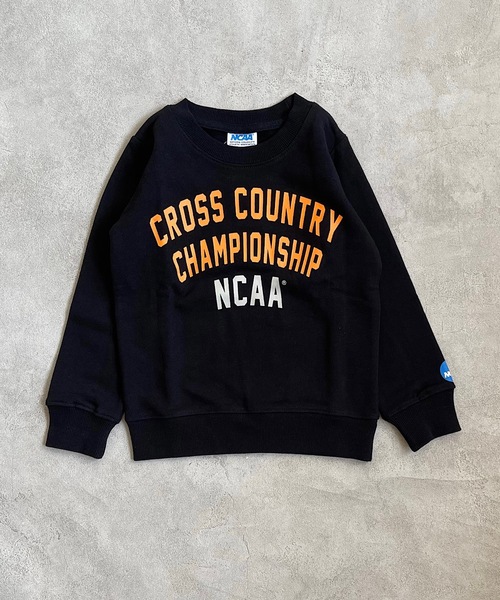 NCAA（エヌシーエーエー）の「【NCAA】アーチロゴトレーナー（100～140cm）（スウェット・キッズ・ブラック/レッド/キナリ・100/110/120/130/140）」の3枚目の写真