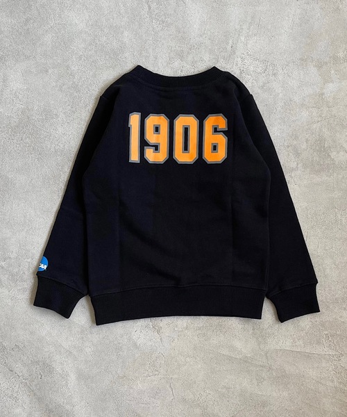 NCAA（エヌシーエーエー）の「【NCAA】アーチロゴトレーナー（100～140cm）（スウェット・キッズ・ブラック/レッド/キナリ・100/110/120/130/140）」の7枚目の写真