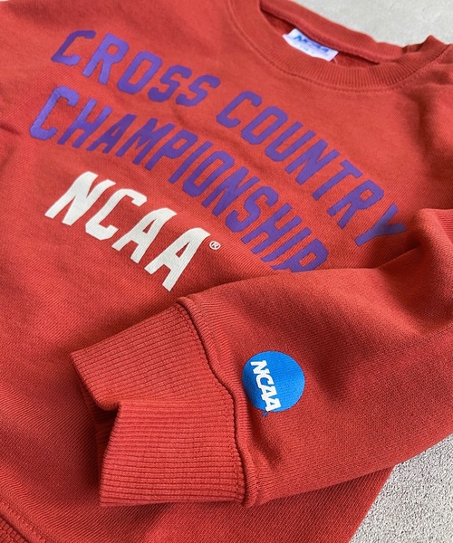 NCAA（エヌシーエーエー）の「【NCAA】アーチロゴトレーナー（100～140cm）（スウェット・キッズ・ブラック/レッド/キナリ・100/110/120/130/140）」の10枚目の写真