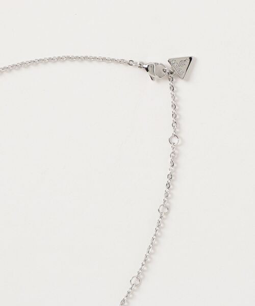 Guess（ゲス）の「COLOR MY DAY Emerald Cz Charm Necklace（ネックレス・レディース・シルバー/ゴールド・ONE SIZE）」の5枚目の写真