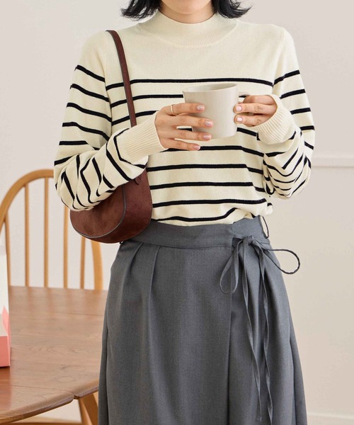 CHAN ME（チャンミ）の「カシミヤタッチハイネックニット（ニット/セーター・レディース・ベージュ/チャコール/コーラル/レッド/アイボリー/ブラック/ブルー/グリーン/ホワイト×ブラック/オレンジ/グレー/ラベンダー/ホワイト/ホワイト系その他・MEDIUM/LARGE/X-LARGE）」の3枚目の写真