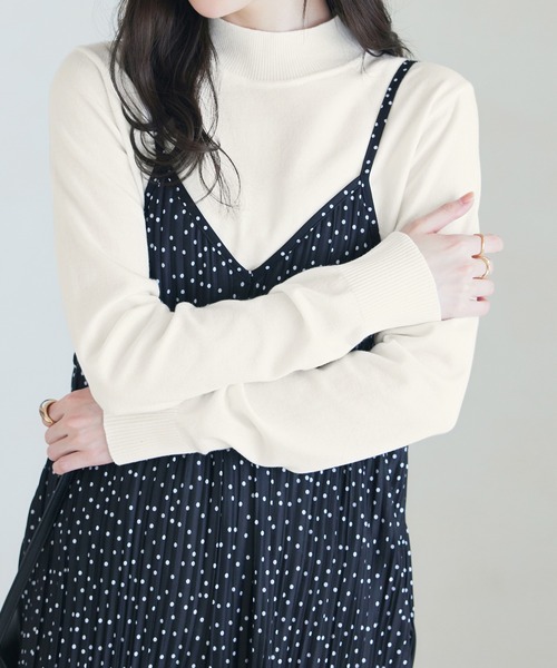 CHAN ME（チャンミ）の「カシミヤタッチハイネックニット（ニット/セーター・レディース・ベージュ/チャコール/コーラル/レッド/アイボリー/ブラック/ブルー/グリーン/ホワイト×ブラック/オレンジ/グレー/ラベンダー/ホワイト/ホワイト系その他・MEDIUM/LARGE/X-LARGE）」の2枚目の写真