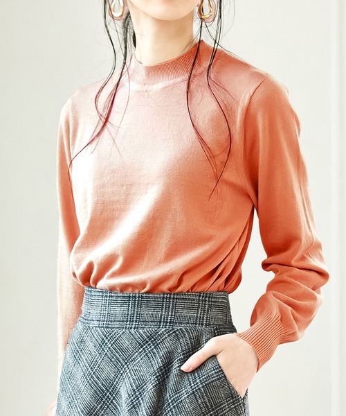 CHAN ME（チャンミ）の「カシミヤタッチハイネックニット（ニット/セーター・レディース・ベージュ/チャコール/コーラル/レッド/アイボリー/ブラック/ブルー/グリーン/ホワイト×ブラック/オレンジ/グレー/ラベンダー/ホワイト/ホワイト系その他・MEDIUM/LARGE/X-LARGE）」の14枚目の写真