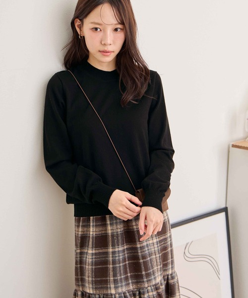 CHAN ME（チャンミ）の「カシミヤタッチハイネックニット（ニット/セーター・レディース・ベージュ/チャコール/コーラル/レッド/アイボリー/ブラック/ブルー/グリーン/ホワイト×ブラック/オレンジ/グレー/ラベンダー/ホワイト/ホワイト系その他・MEDIUM/LARGE/X-LARGE）」の5枚目の写真