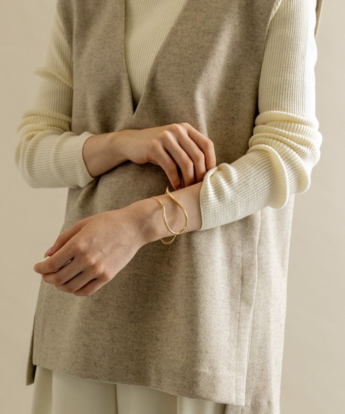 SMELLY（スメリー）の「ニュアンスメタルチェーンマグネットブレスレット（ブレスレット・レディース・ゴールド・-）」の3枚目の写真