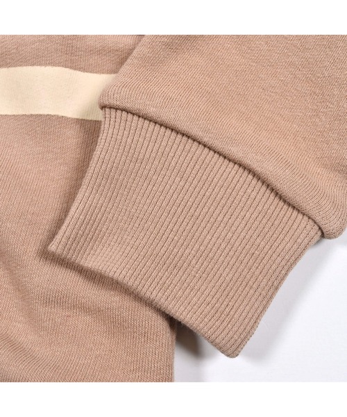 BeBe（ベベ）の「BeBe/マシュマロ裏毛胸ポケット付きバイカラートレーナー(90~150cm)（スウェット・キッズ・ベージュ/ネイビー・140/150/130/120/90/110/100）」の4枚目の写真