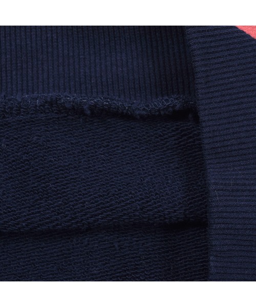 BeBe（ベベ）の「BeBe/マシュマロ裏毛胸ポケット付きバイカラートレーナー(90~150cm)（スウェット・キッズ・ベージュ/ネイビー・140/150/130/120/90/110/100）」の5枚目の写真