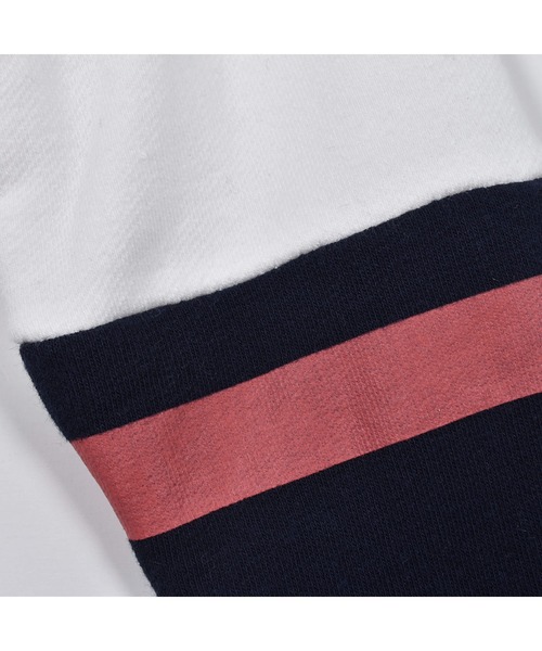 BeBe（ベベ）の「BeBe/マシュマロ裏毛胸ポケット付きバイカラートレーナー(90~150cm)（スウェット・キッズ・ベージュ/ネイビー・140/150/130/120/90/110/100）」の7枚目の写真