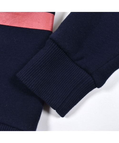 BeBe（ベベ）の「BeBe/マシュマロ裏毛胸ポケット付きバイカラートレーナー(90~150cm)（スウェット・キッズ・ベージュ/ネイビー・140/150/130/120/90/110/100）」の18枚目の写真