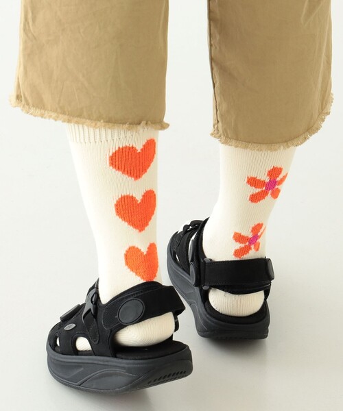 BEAMS BOY(ビームスボーイ)の「ROSTER SOX ×BEAMS BOY / 別注 Flower & Heart Sox(ソックス/靴下・レディース・オフホワイト/イエロー系その他5・ONE SIZE)」の2枚目の写真