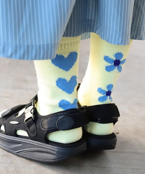 BEAMS BOY(ビームスボーイ)の「ROSTER SOX ×BEAMS BOY / 別注 Flower & Heart Sox(ソックス/靴下・レディース・オフホワイト/イエロー系その他5・ONE SIZE)」の3枚目の写真