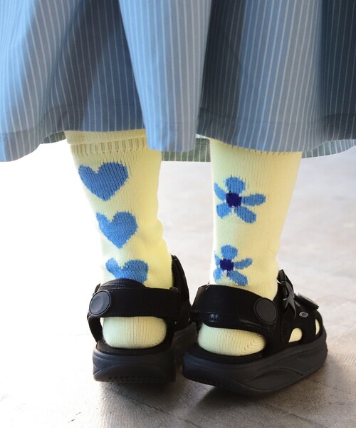BEAMS BOY(ビームスボーイ)の「ROSTER SOX ×BEAMS BOY / 別注 Flower & Heart Sox(ソックス/靴下・レディース・オフホワイト/イエロー系その他5・ONE SIZE)」の4枚目の写真