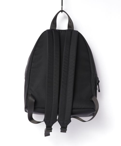 VETEMENTS（ヴェトモン）の「VETEMENTS / ヴェトモン：ALL BLACK LOGO BACKPACK：UA53BA320B[RIP]（バックパック/リュック・メンズ・ブラック・FREE）」の2枚目の写真