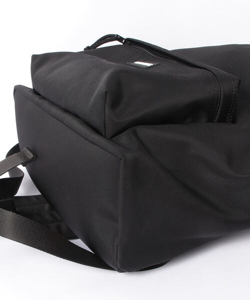 VETEMENTS（ヴェトモン）の「VETEMENTS / ヴェトモン：ALL BLACK LOGO BACKPACK：UA53BA320B[RIP]（バックパック/リュック・メンズ・ブラック・FREE）」の3枚目の写真