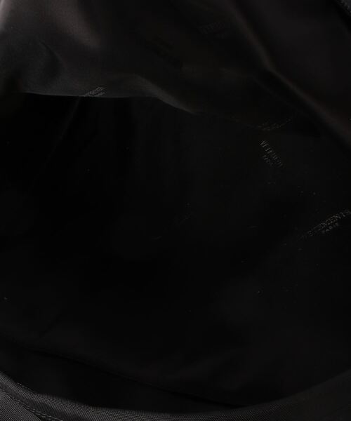 VETEMENTS（ヴェトモン）の「VETEMENTS / ヴェトモン：ALL BLACK LOGO BACKPACK：UA53BA320B[RIP]（バックパック/リュック・メンズ・ブラック・FREE）」の4枚目の写真