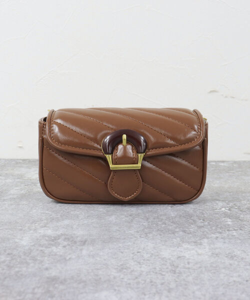 fredy emue（フレディエミュ）の「バックルキルトチェーンバッグ（ショルダーバッグ・レディース・ブラウン/ブラック・FREE）」の5枚目の写真