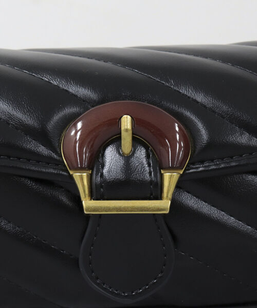 fredy emue（フレディエミュ）の「バックルキルトチェーンバッグ（ショルダーバッグ・レディース・ブラウン/ブラック・FREE）」の9枚目の写真