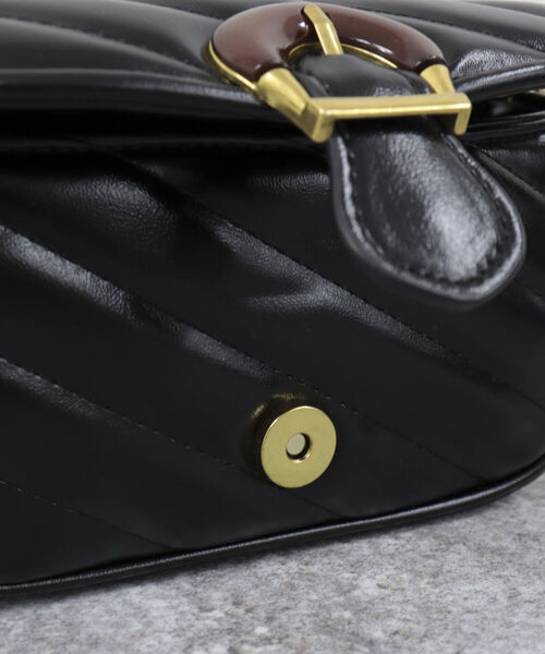 fredy emue（フレディエミュ）の「バックルキルトチェーンバッグ（ショルダーバッグ・レディース・ブラウン/ブラック・FREE）」の13枚目の写真