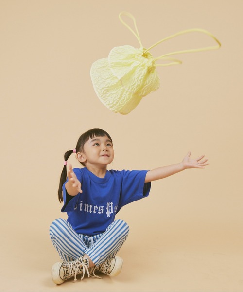 Casselini(キャセリーニ)の「Casselini(キャセリーニ)kidsギャザーフリル巾着(ショルダーバッグ・キッズ・イエロー/ブラック・FREE)」の1枚目の写真