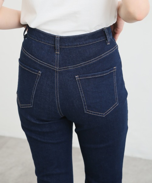 Honeys（ハニーズ）の「デニムセミフレア（股下６８ｃｍ）（デニムパンツ・レディース・ワンウォッシュ/ブルー・LL/L/M/S/SS）」の4枚目の写真
