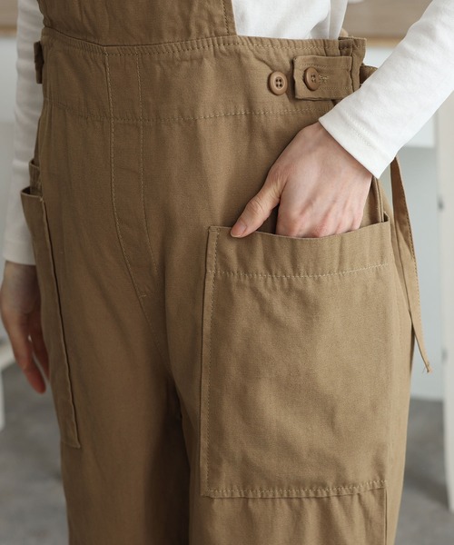 PourVous(プールヴー)の「サイドビックポケットサロペパンツ(サロペット/オーバーオール・レディース・ベージュ/カーキ/ブラック・M/L/XL/3L/4L)」の13枚目の写真