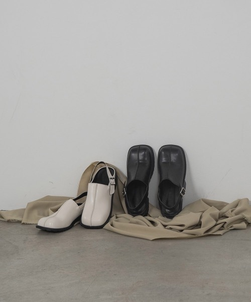 lawgy(ラウジー)の「stitch belt sandal(サンダル・レディース・アイボリー/ブラック・S/L/M)」の3枚目の写真