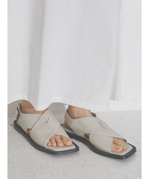 merry jenny(メリージェニー)の「クロスフラットサンダル(サンダル・レディース・グレー/ブラック・MEDIUM/LARGE)」の8枚目の写真