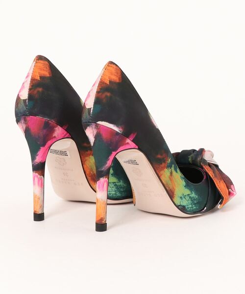 Ted Baker(テッドベーカー)の「RYOH アートプリント ヒールパンプス(パンプス・レディース・ブラック・38/39/36/37)」の3枚目の写真