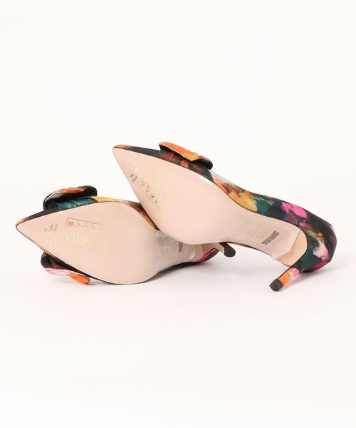 Ted Baker(テッドベーカー)の「RYOH アートプリント ヒールパンプス(パンプス・レディース・ブラック・38/39/36/37)」の2枚目の写真