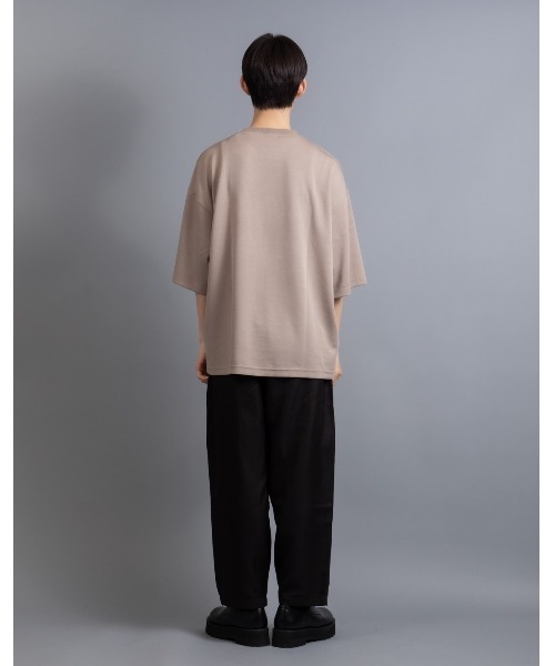 En serio TOKYO(エンソリオトーキョー)の「【ZOZO限定】冷感COOLダンボール 裾マーク刺繍 TEE(Tシャツ/カットソー・メンズ・ブラック/ライトベージュ/ダークブルー/ホワイト・M/L)」の13枚目の写真