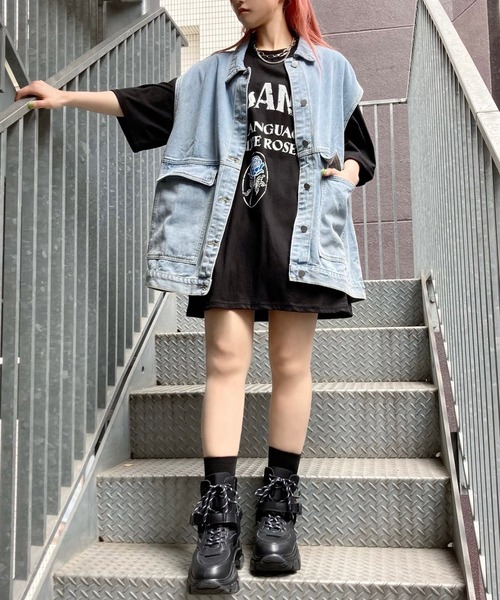 Figments（フィグメンツ）の「オーバーデニムベスト（ベスト・レディース・ライトブルー/ブラック・FREE）」の7枚目の写真