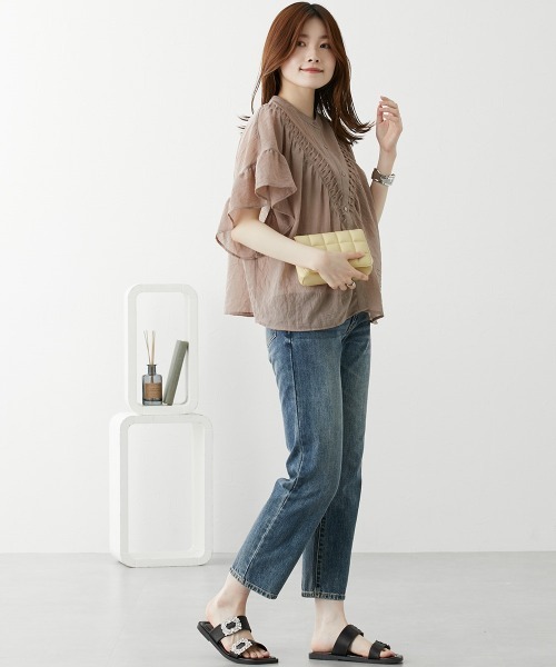 nissen(ニッセン)の「バンドカラー フリル袖V字切替ブラウス(シャツ/ブラウス・レディース・ブラック/オフホワイト・M/L)」の9枚目の写真