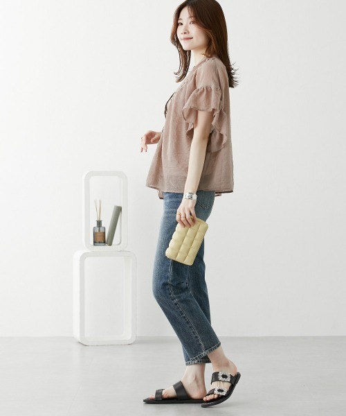 nissen(ニッセン)の「バンドカラー フリル袖V字切替ブラウス(シャツ/ブラウス・レディース・ブラック/オフホワイト・M/L)」の4枚目の写真