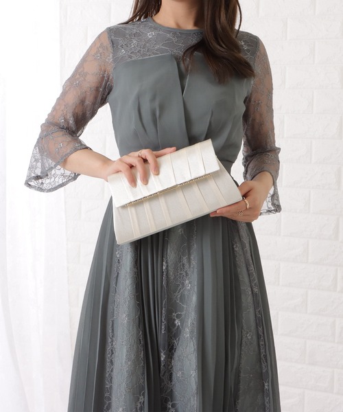 Lace Ladies(レースレディース)の「メタリック×ビジュープリーツコンパクトクラッチ(クラッチバッグ・レディース・ブラック/アイボリー/グレー/ベージュ・FREE)」の6枚目の写真