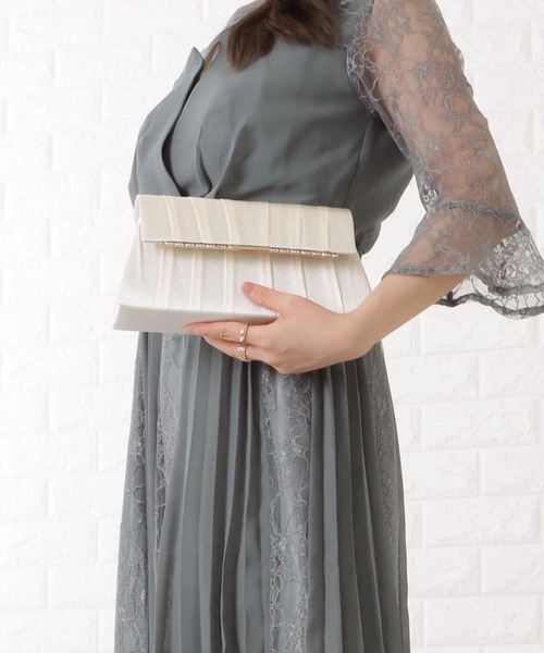 Lace Ladies(レースレディース)の「メタリック×ビジュープリーツコンパクトクラッチ(クラッチバッグ・レディース・ブラック/アイボリー/グレー/ベージュ・FREE)」の9枚目の写真