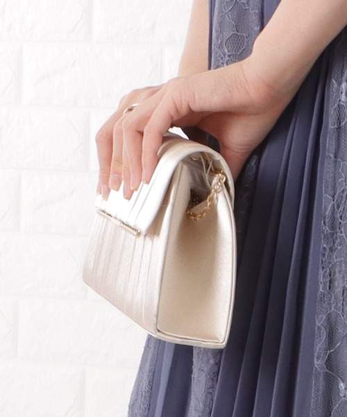 Lace Ladies(レースレディース)の「メタリック×ビジュープリーツコンパクトクラッチ(クラッチバッグ・レディース・ブラック/アイボリー/グレー/ベージュ・FREE)」の15枚目の写真