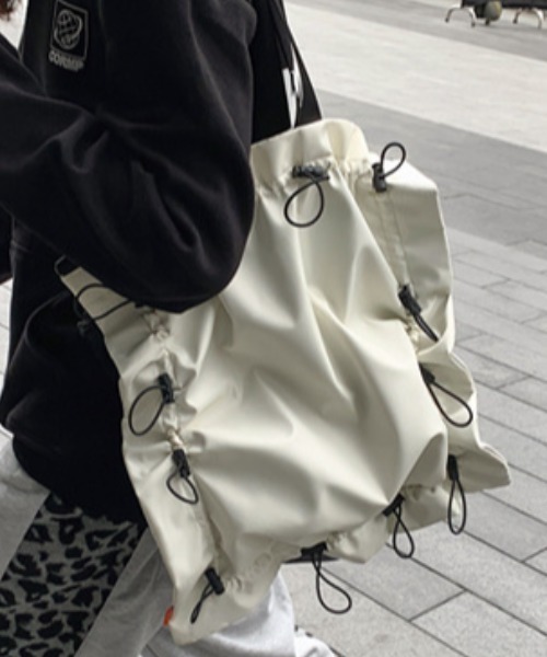 Vipoa（ヴィポア）の「2way spring cord stopper bag（ショルダーバッグ・レディース・アイボリー/オレンジ/ブラック・FREE）」の3枚目の写真