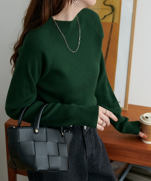 DISCOAT（ディスコート）の「【新色追加】リブハイネックプルオーバー《WEB限定カラーあり》（ニット/セーター・レディース・ブラック/ダークグリーン/オレンジ/アイボリー/モカ/ホワイト×ブラック/ブラック系その他/グレー/ミント/オフホワイト/ブルー/ライトグレー/ピンク/ネイビー/カーキ/ピンク系その他/ベージュ/サーモンピンク/レッド/オレンジ系その他/ダークグレー/ダークブルー・FREE）」の12枚目の写真