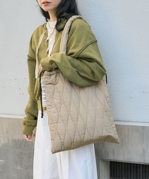 WEEKEND(ER)（ウィークエンダー）の「WEEKEND(ER)×FREAK'S STORE/ウィークエンダー×フリークスストア 別注 ナイロン キルト トートバッグ（トートバッグ・レディース・ベージュ/オレンジ/ライム/ブラック・ONE SIZE）」の19枚目の写真