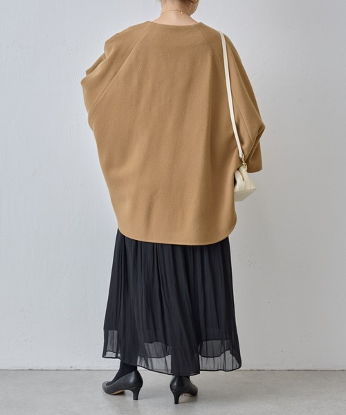 BEARDSLEY(ビアズリー)の「ウールポンチョコート(ノーカラージャケット・レディース・キャメル/ネイビー・FREE)」の17枚目の写真